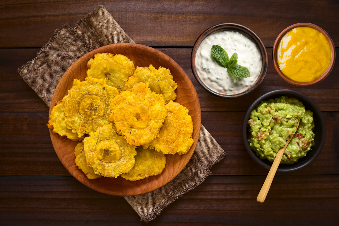 Obleas con yogurt y mermelada food & restaurant service website in white and black photographic style (1)