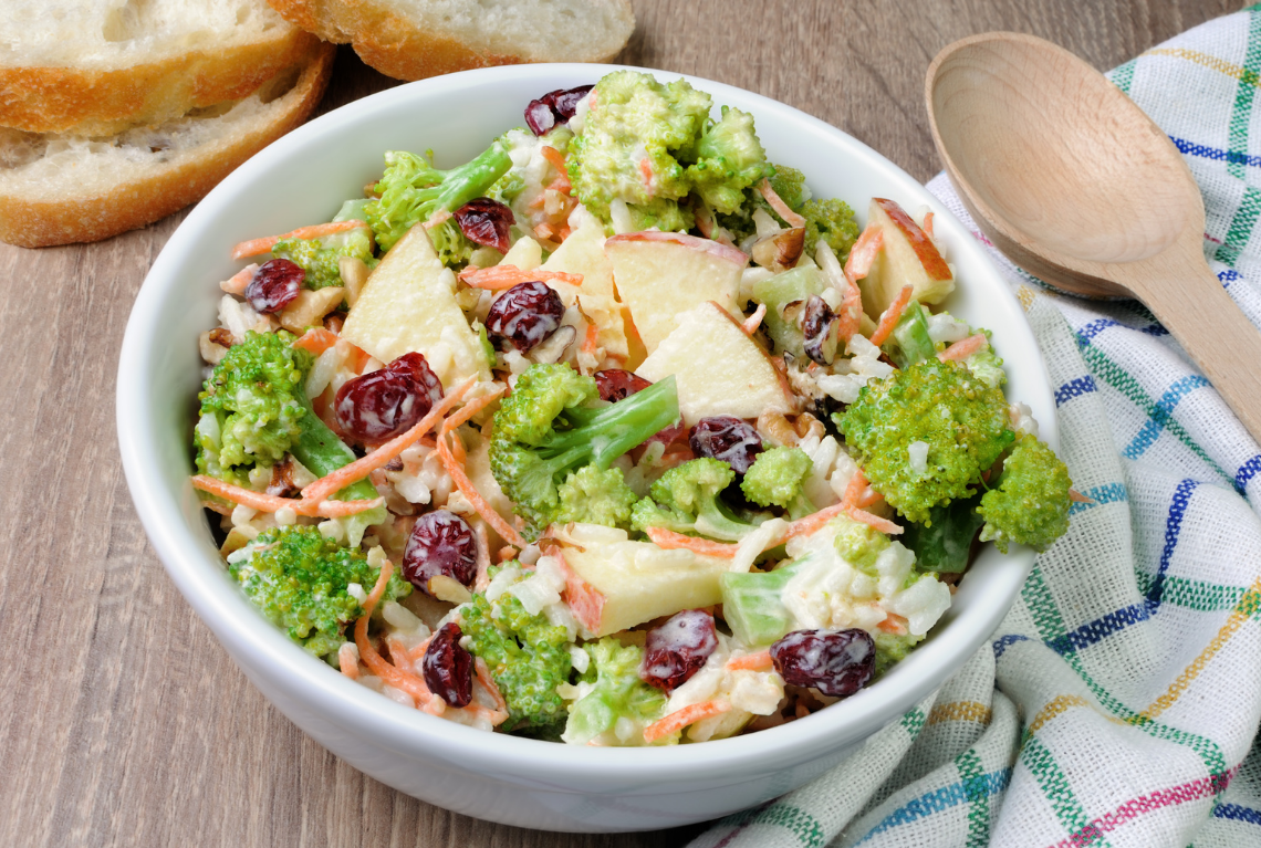 pollo marinado en yogurt griego food & restaurant service website in white and black photographic style (3)