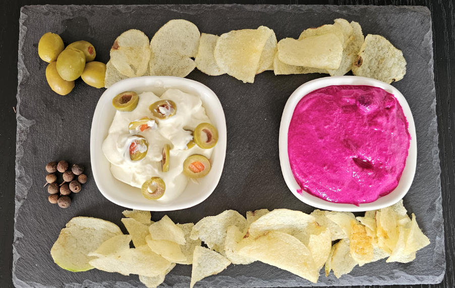 Torta de espinacas con yogurt dips y salsas