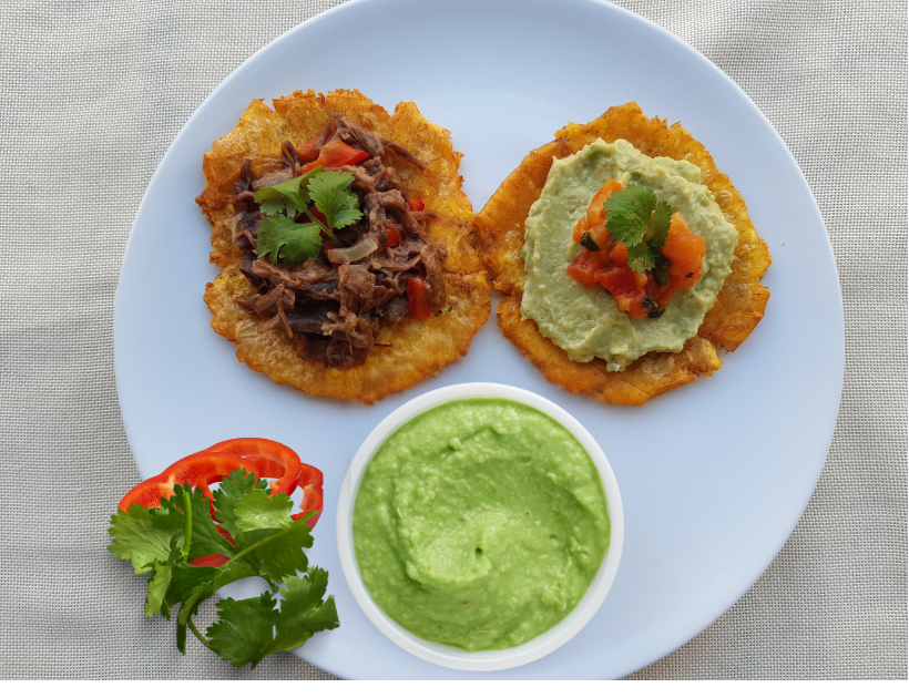 Parfait con yogurt griego, granola mermelada y Arándanos patacon