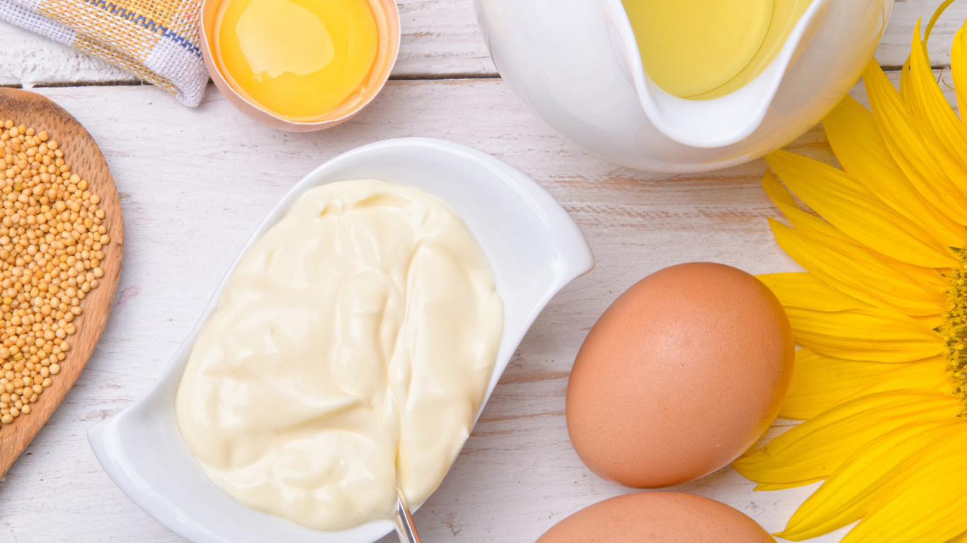 nachos con guacamole food & restaurant service website in white and black photographic style (5)