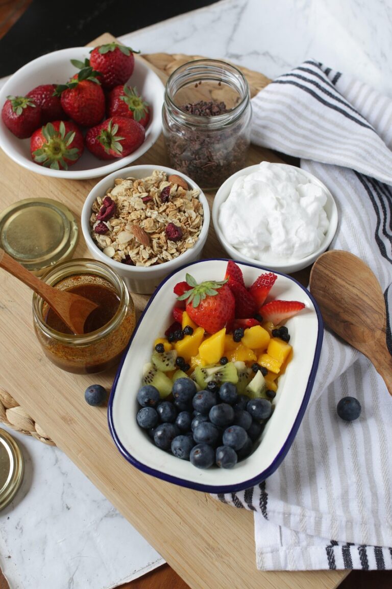 granola, coconut yogurt, strawberries, blueberries, raw vegan, vegan food, healthy breakfast, healthy lifestyle, rainbow, nature, breakfast, detox, eco-friendly, colorful, breakfast-cereal